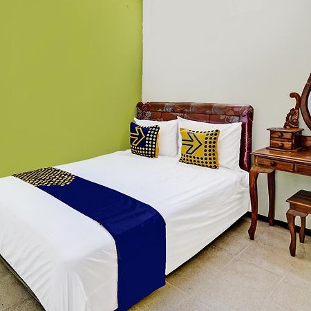 Hotel Spot On 91716 Kost Yy Syariah Mojokerto Exterior foto