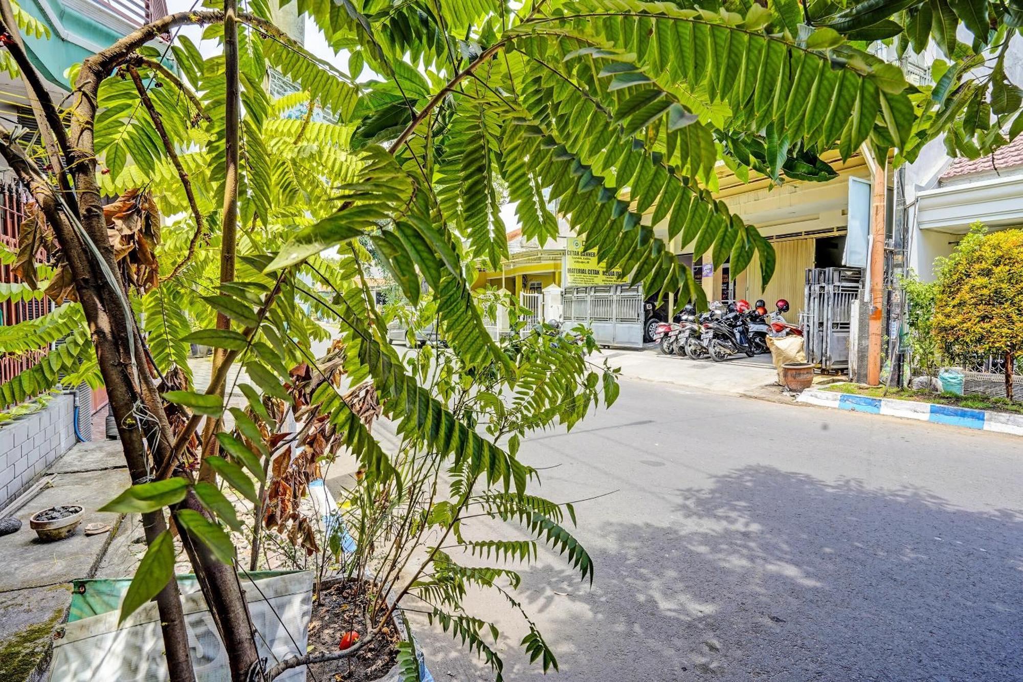 Hotel Spot On 91716 Kost Yy Syariah Mojokerto Exterior foto