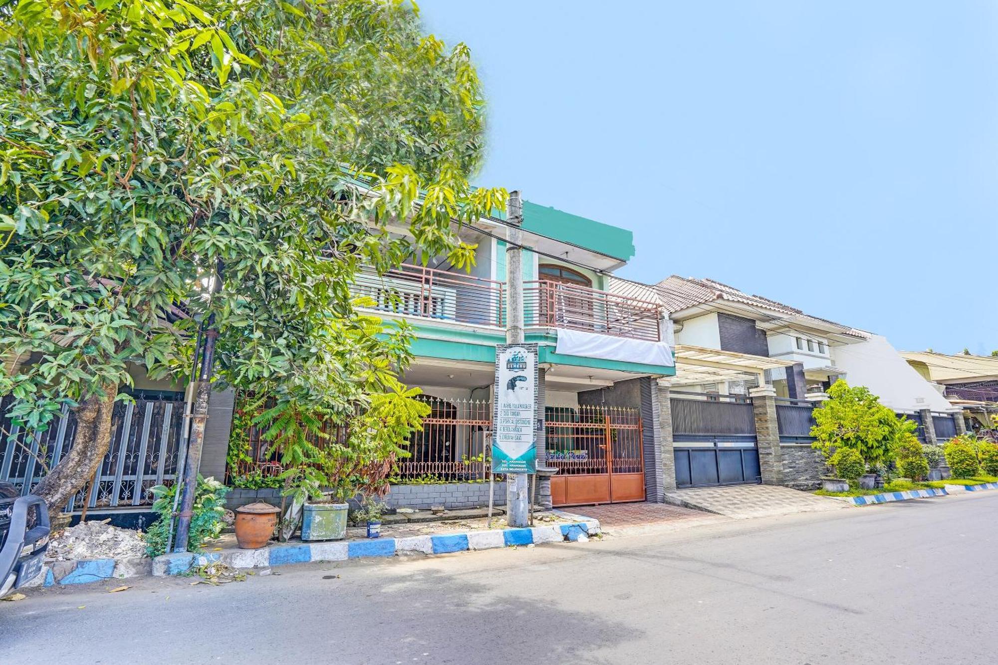 Hotel Spot On 91716 Kost Yy Syariah Mojokerto Exterior foto