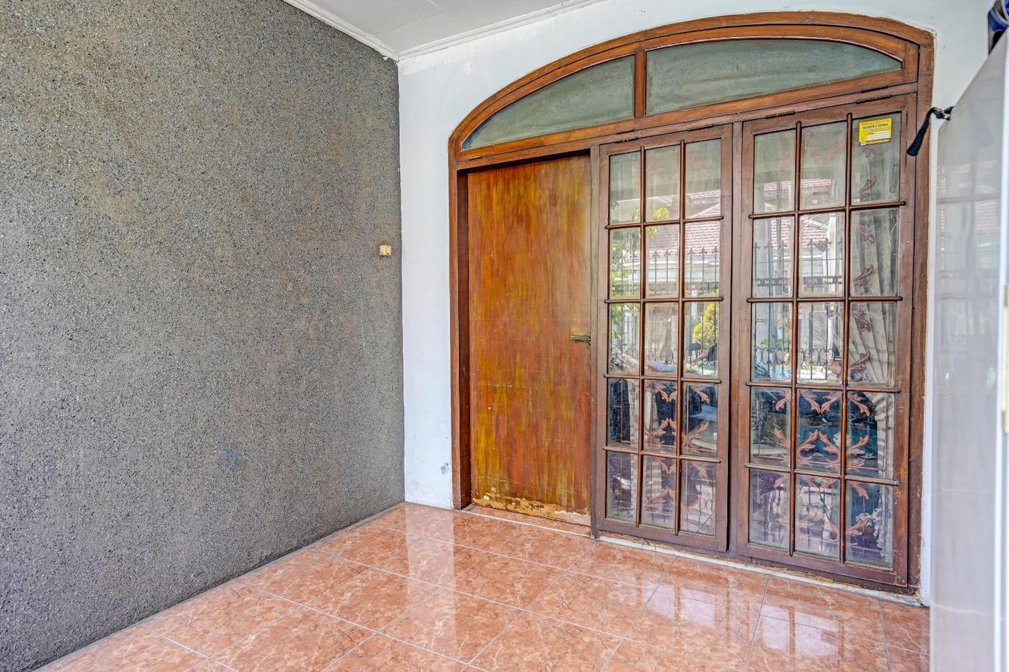 Hotel Spot On 91716 Kost Yy Syariah Mojokerto Exterior foto