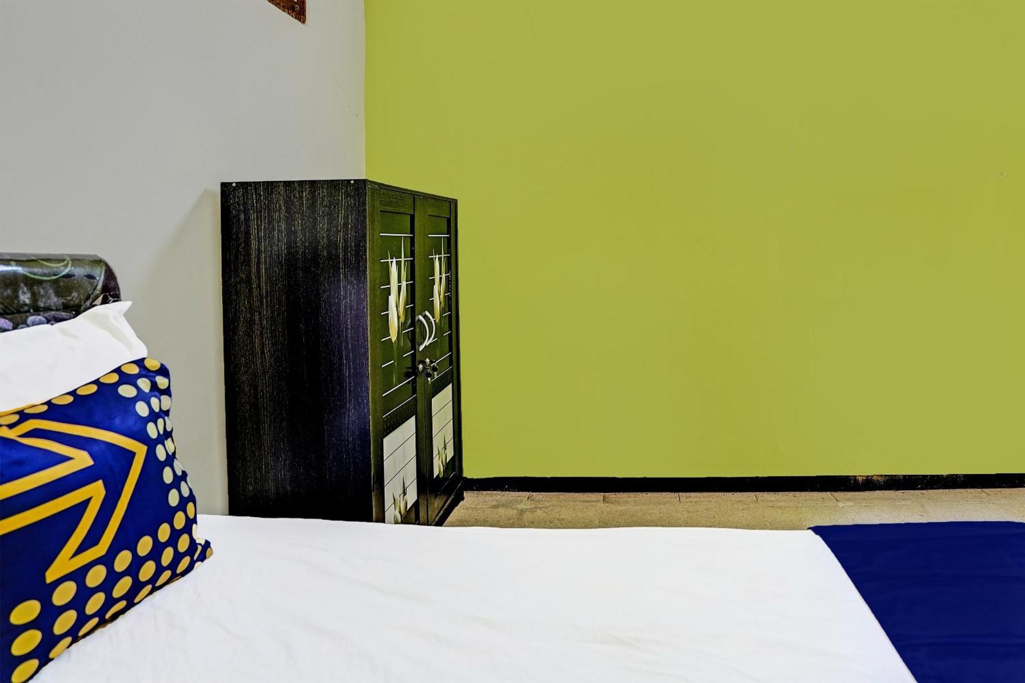 Hotel Spot On 91716 Kost Yy Syariah Mojokerto Exterior foto