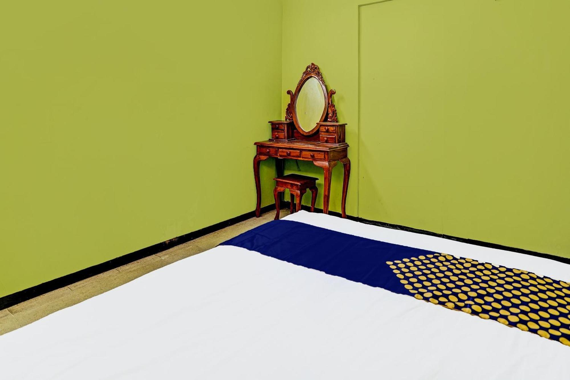 Hotel Spot On 91716 Kost Yy Syariah Mojokerto Exterior foto